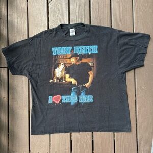 Vintage 2004 Toby Keith I Love This Bar Tee Shirt- Size XL 2XL